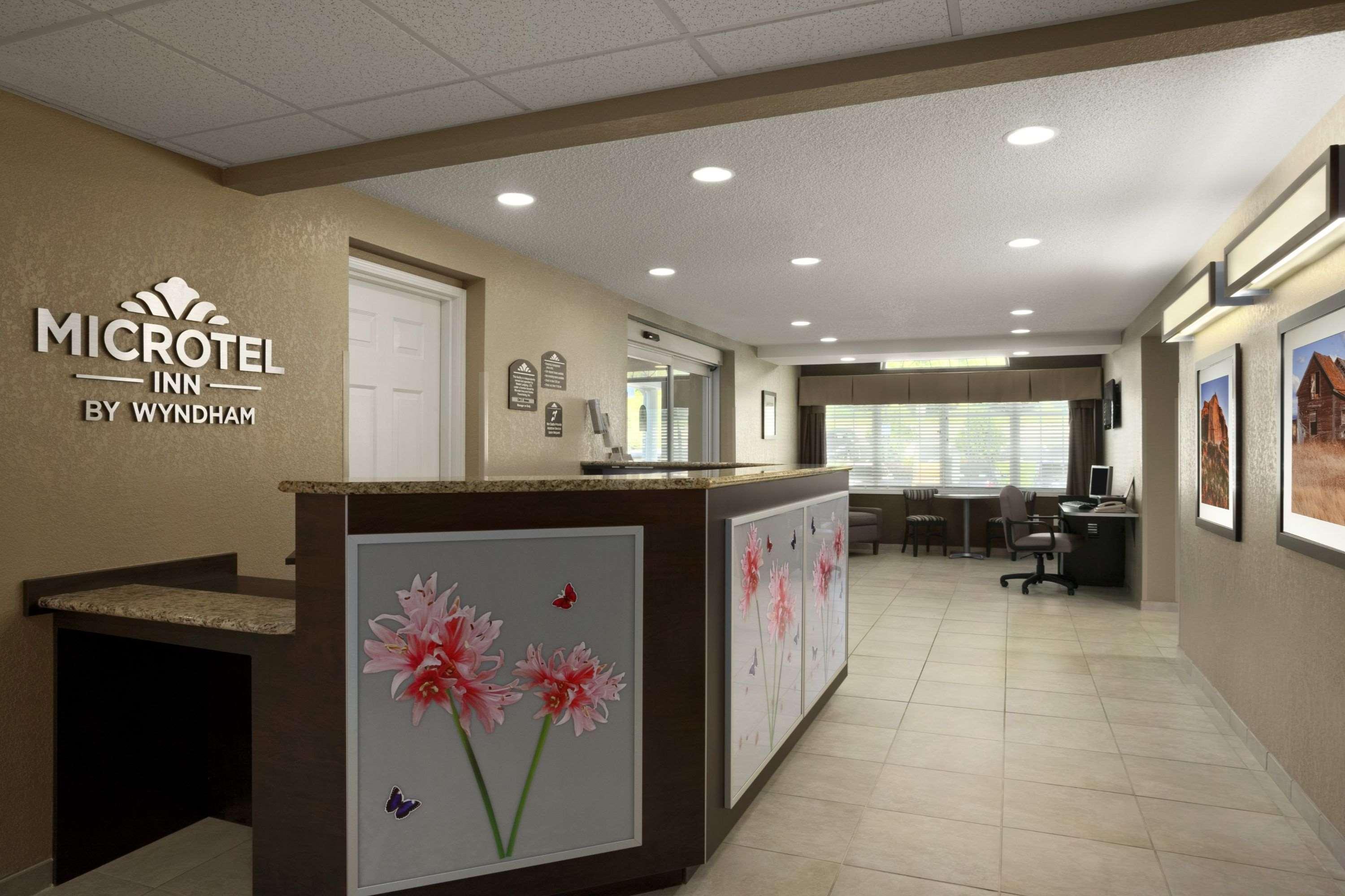 Microtel Inn & Suites By Wyndham Mineral Wells/Parkersburg Zewnętrze zdjęcie