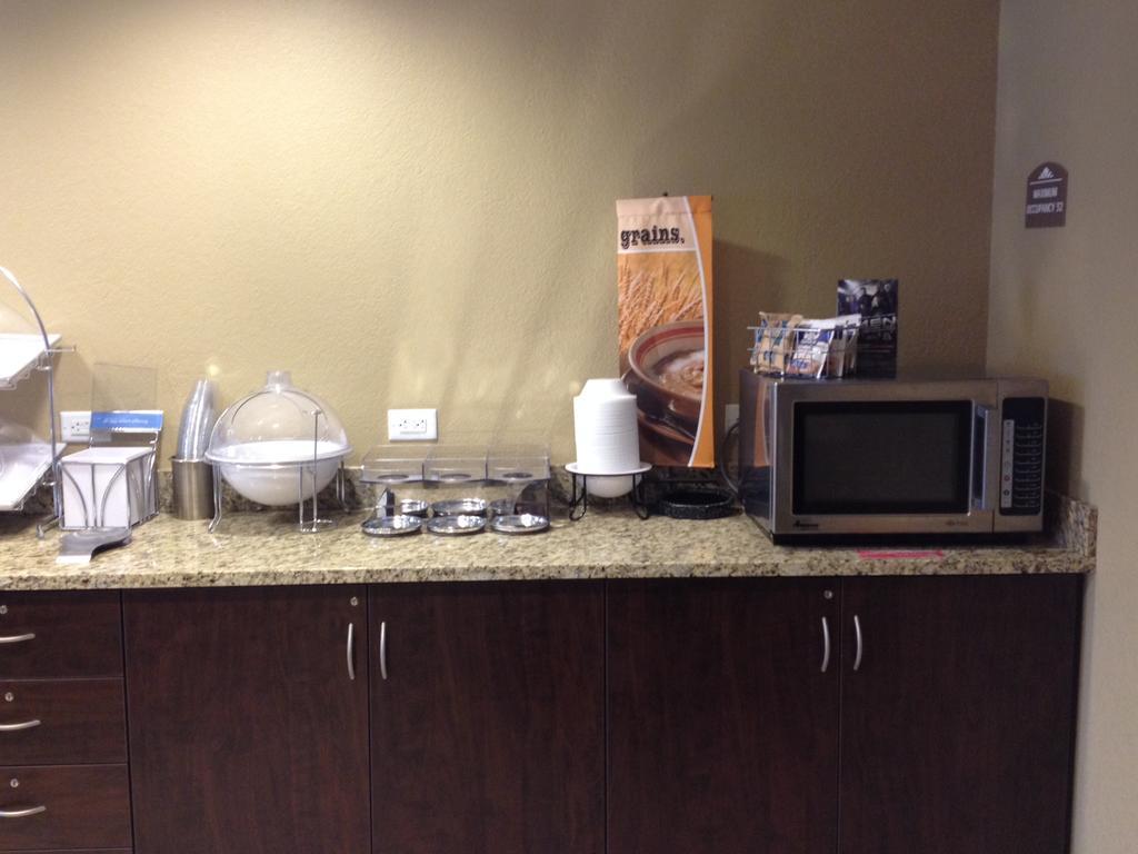Microtel Inn & Suites By Wyndham Mineral Wells/Parkersburg Zewnętrze zdjęcie