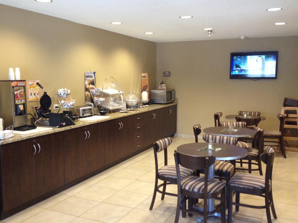 Microtel Inn & Suites By Wyndham Mineral Wells/Parkersburg Zewnętrze zdjęcie