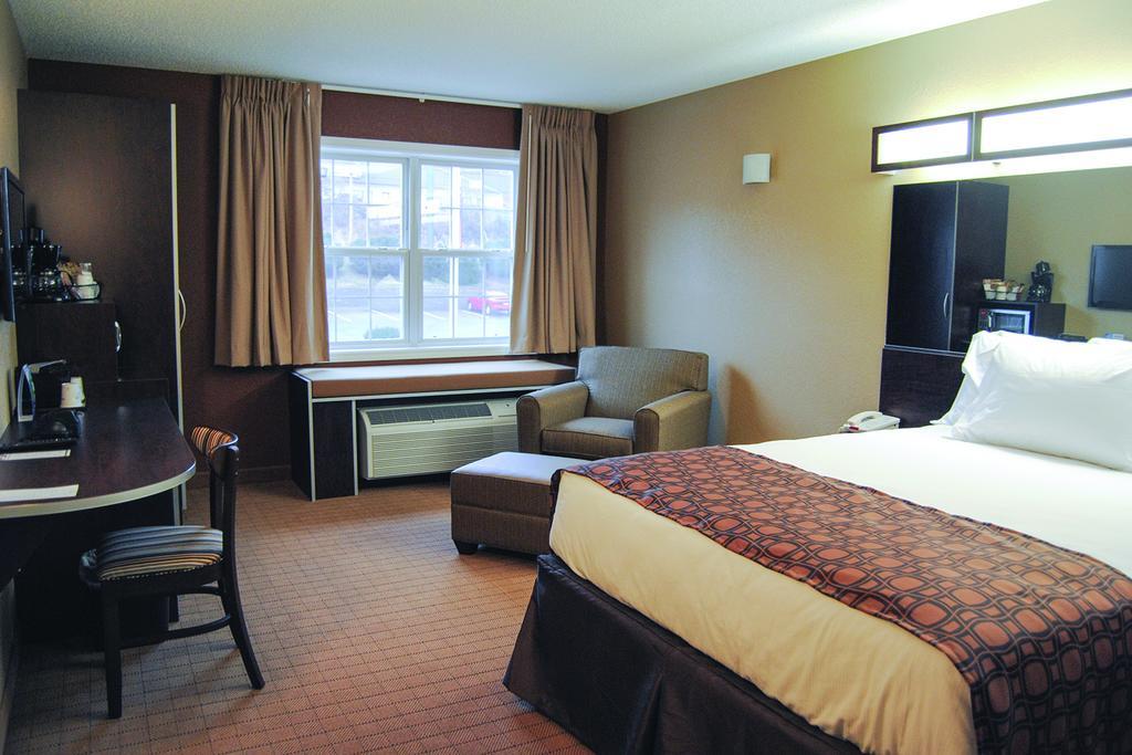 Microtel Inn & Suites By Wyndham Mineral Wells/Parkersburg Zewnętrze zdjęcie