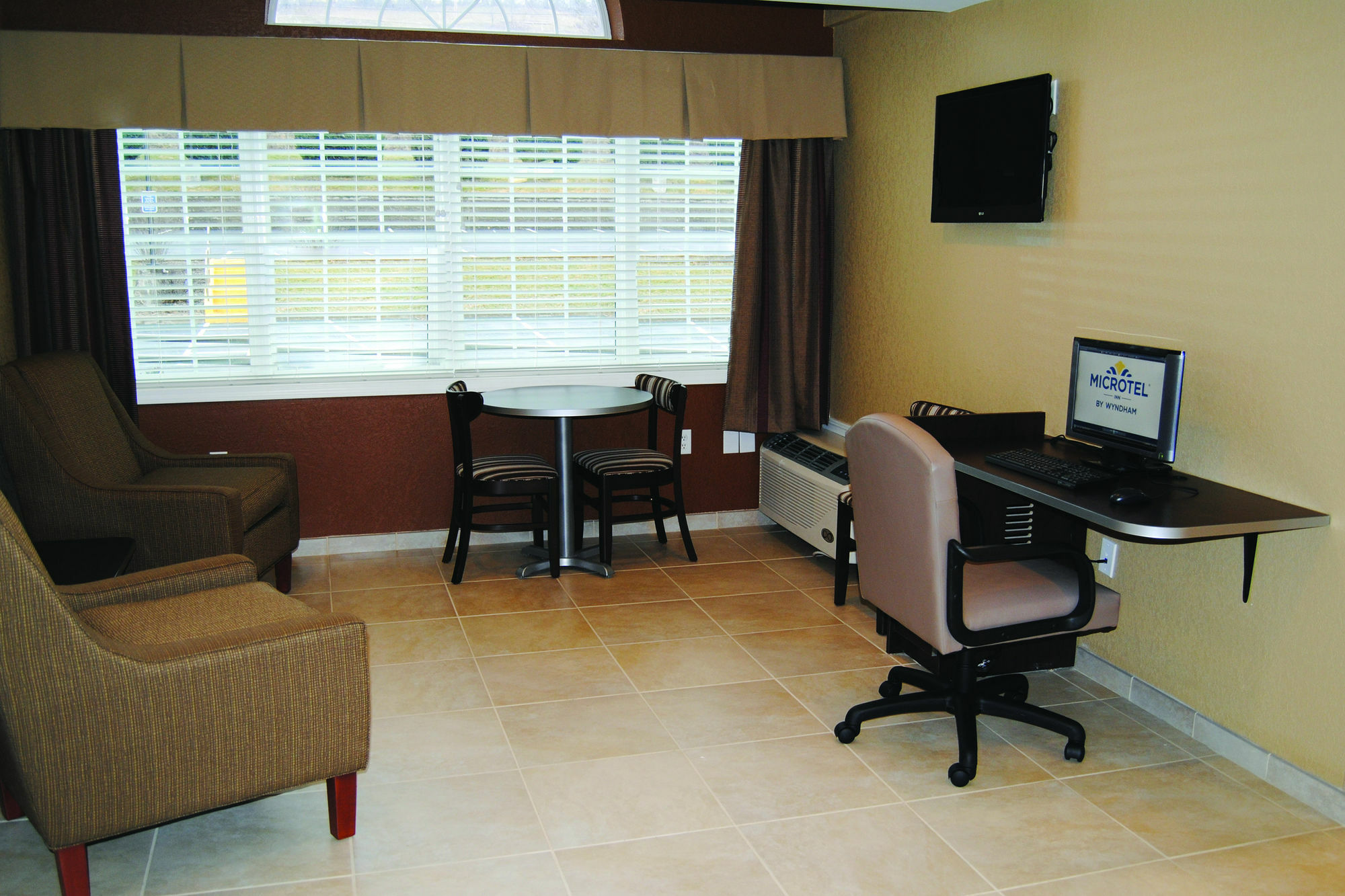 Microtel Inn & Suites By Wyndham Mineral Wells/Parkersburg Zewnętrze zdjęcie